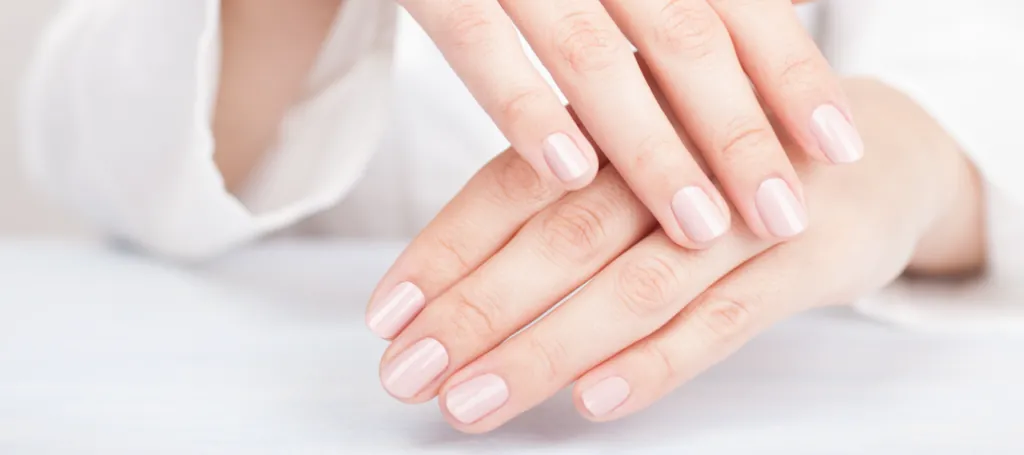 Trabajo de uñas de Nails 4'Us: detalle de esmalte